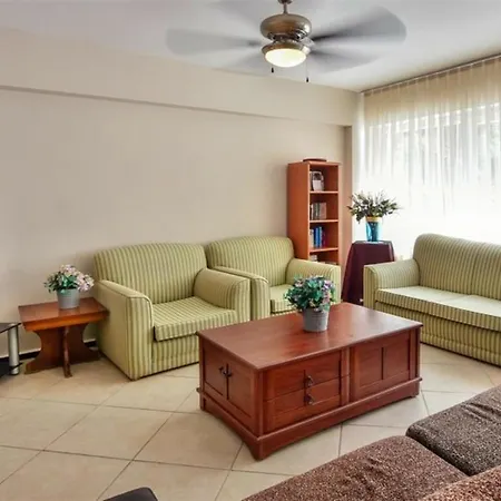 Ekin 2* كوشاداسيه